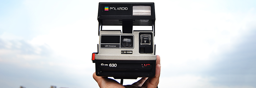 Commencez à prendre des photos alors que l'appareil photo Polaroid